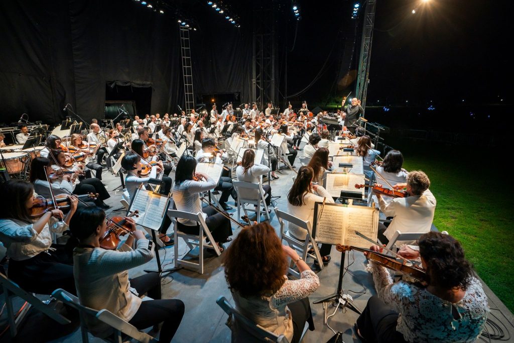 new york philharmonic playing outside