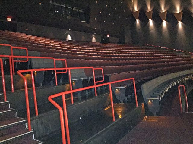 empty theater in amc loews 13